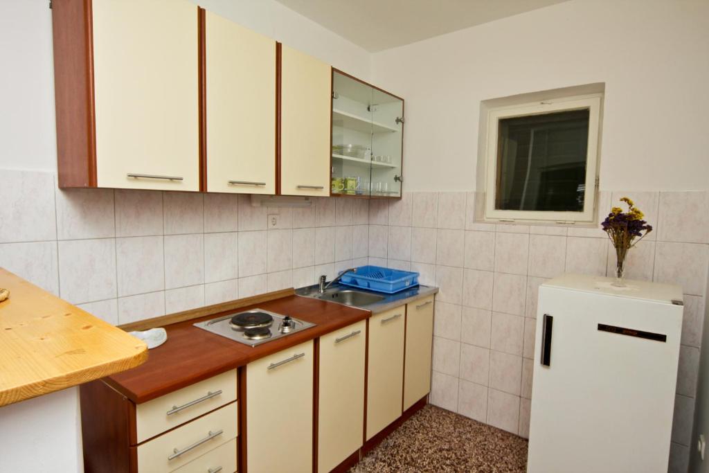 Kuchyňa alebo kuchynka v ubytovaní Apartments Ivanko