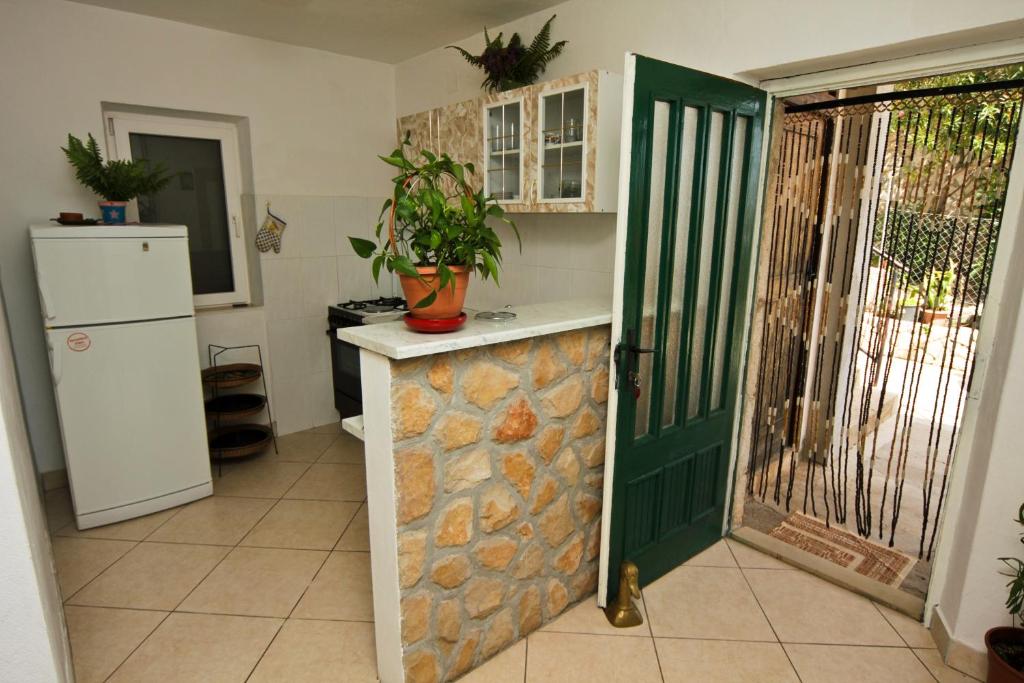 Kuchyňa alebo kuchynka v ubytovaní Apartments Ivanko