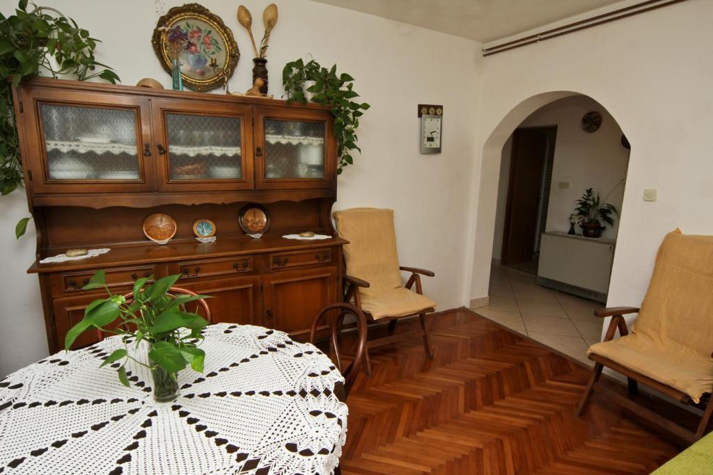 Posedenie v ubytovaní Apartments Ivanko