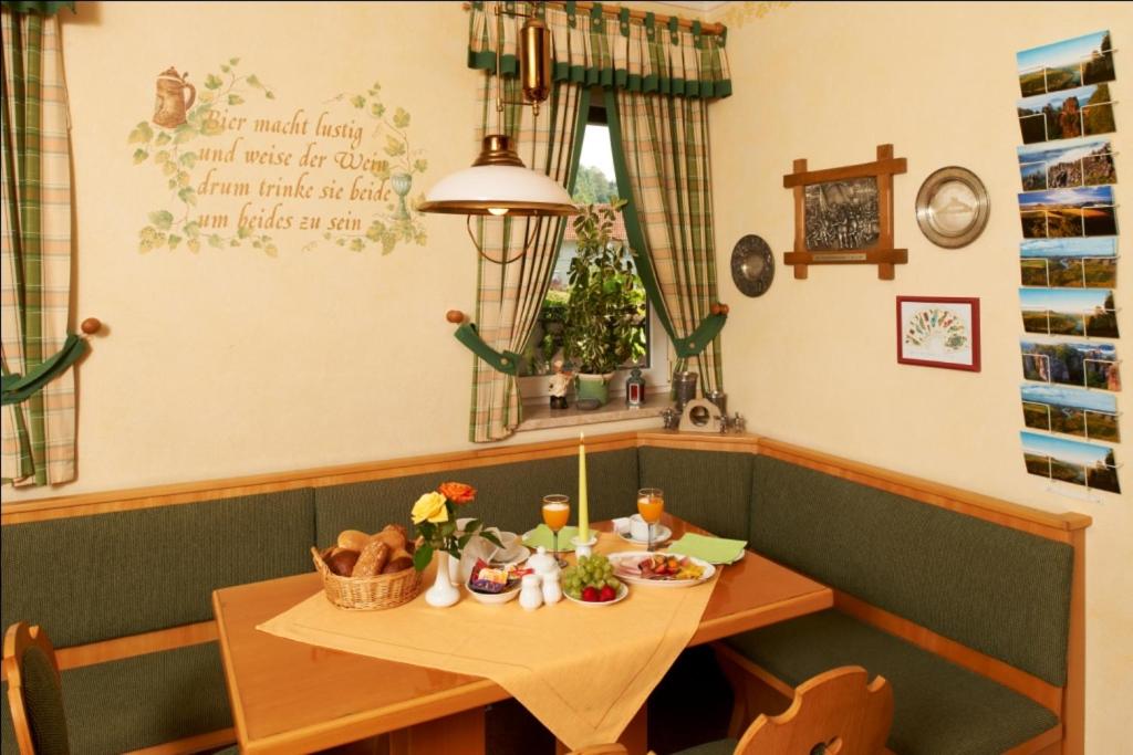 Fotografie z fotogalerie ubytování Gasthaus & Pension Zirkelstein v destinaci Schöna