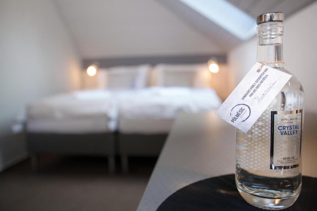 Cama o camas de una habitación en Pension Půlměsíc