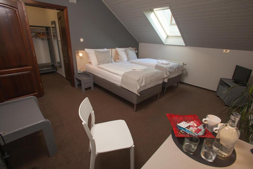 Cama o camas de una habitación en Pension Půlměsíc