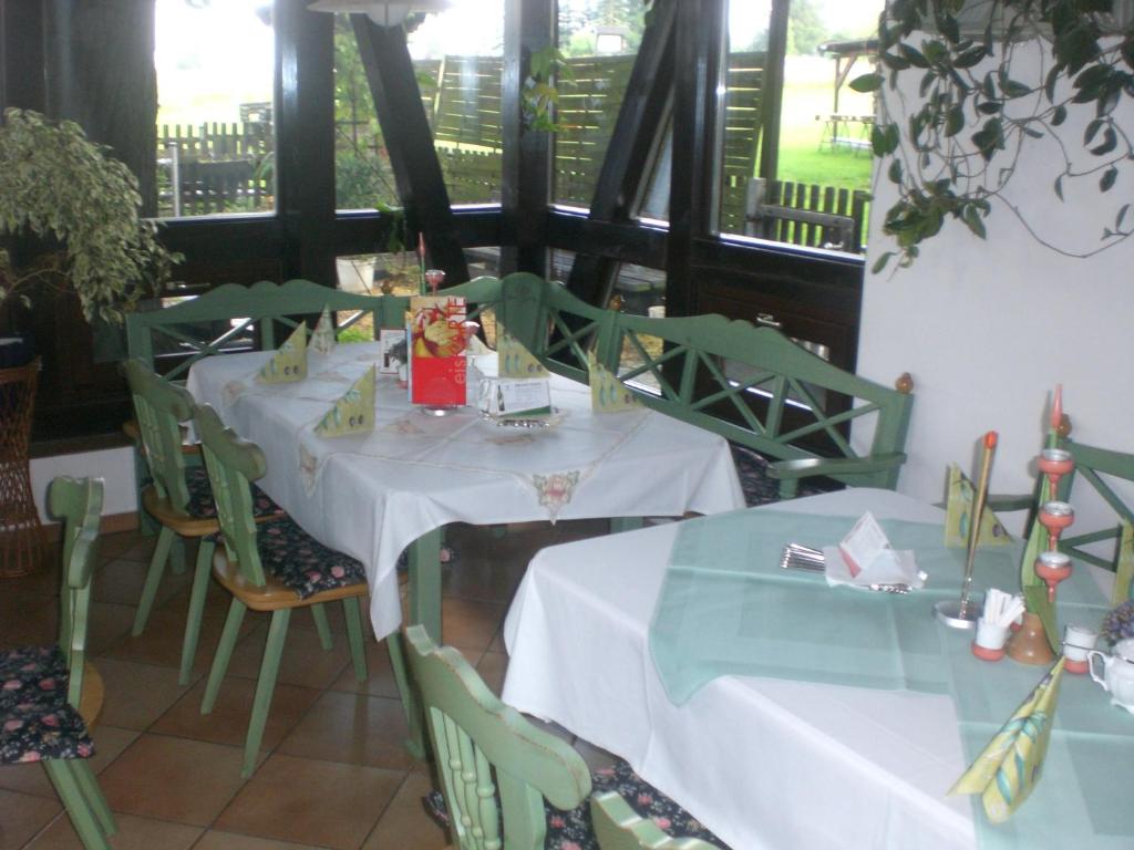 Restaurace v ubytování Hotel Gasthof zur Linde