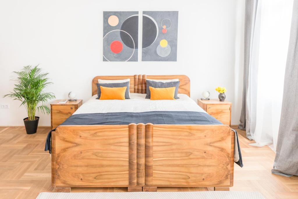 Modern Bauhaus 1077 Budapest, Hevesi Sándor tér kép - 1
