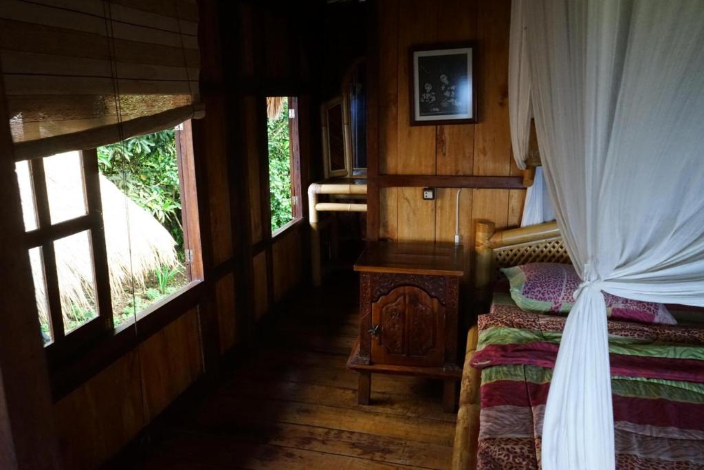 Postel nebo postele na pokoji v ubytování Rinjani Mountain Garden