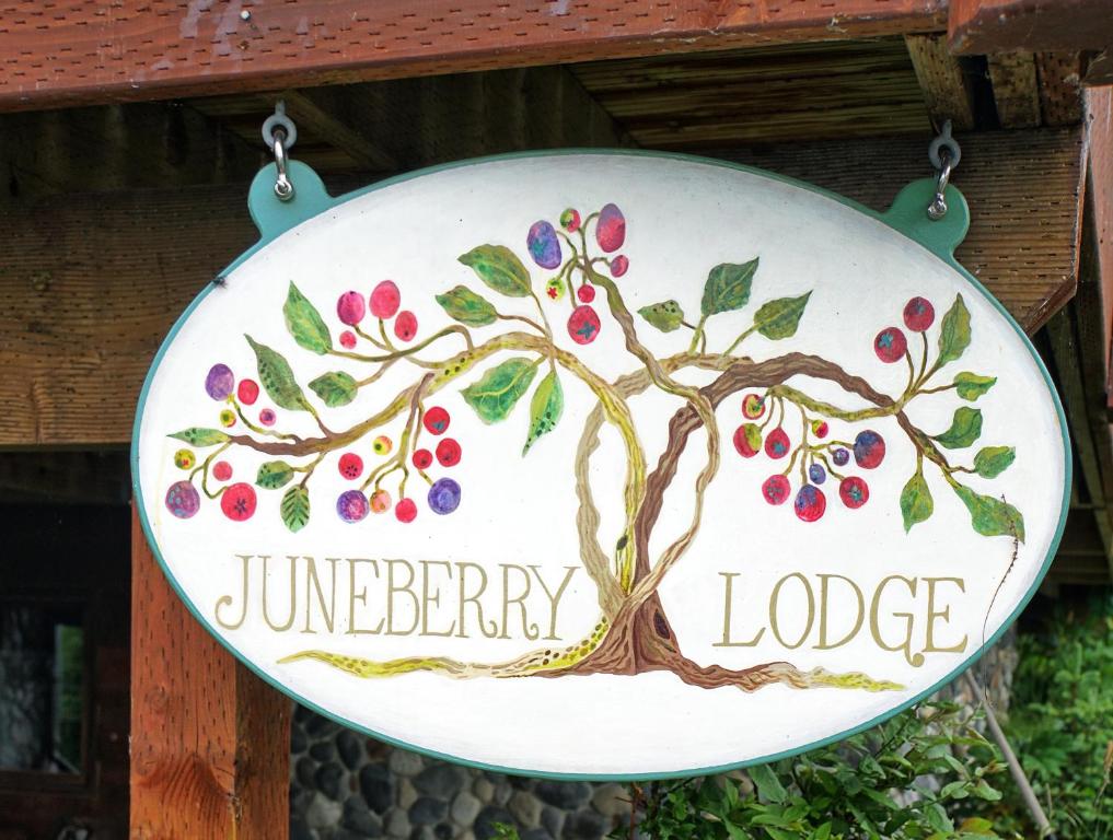 Certifikát, hodnocení, plakát nebo jiný dokument vystavený v ubytování Juneberry Lodge