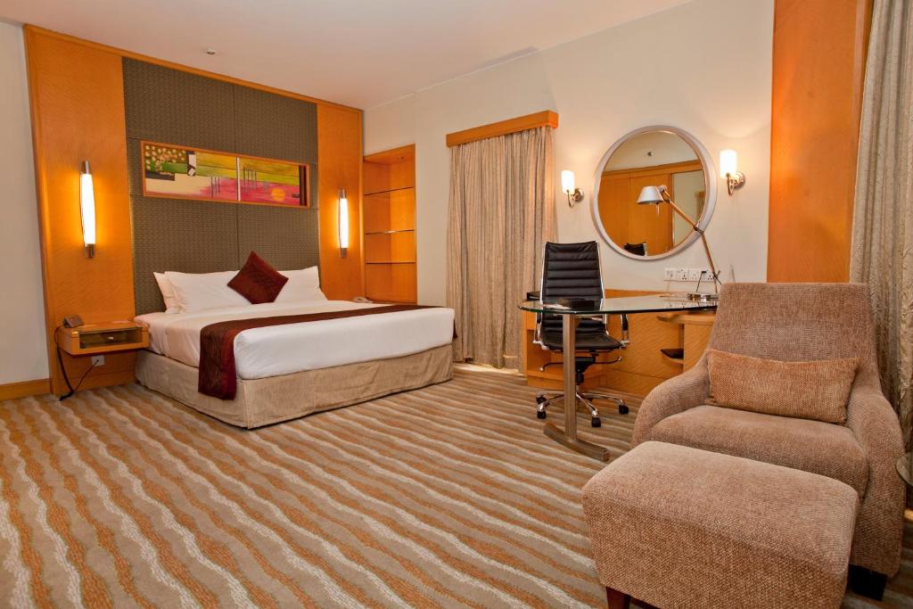 Lakeshore Hotel & Apartments - 