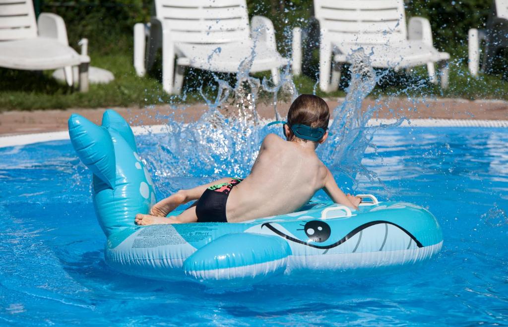 Bazén v ubytování Camping Bella Austria nebo v jeho okolí