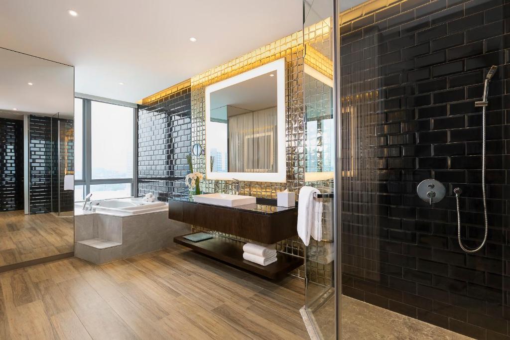 Koupelna v ubytování Hard Rock Hotel Shenzhen