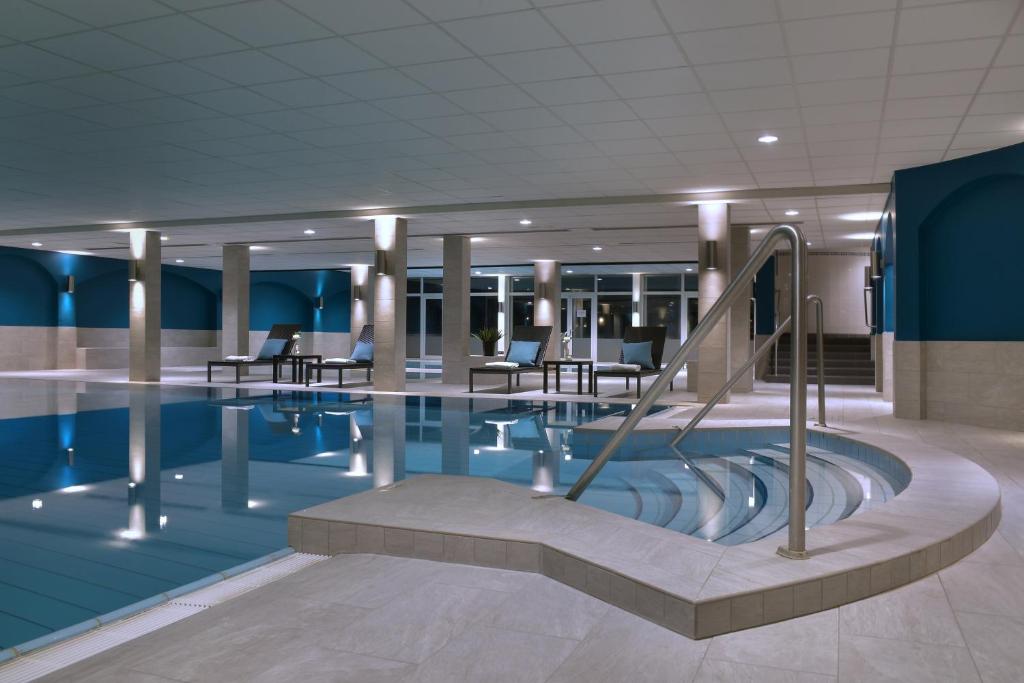 Bazén v ubytování Van der Valk Hotel Gilze-Tilburg nebo v jeho okolí