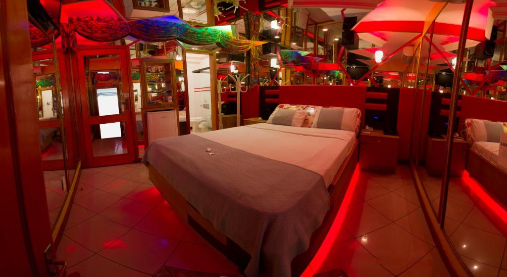  Status Motel (Adult Only)