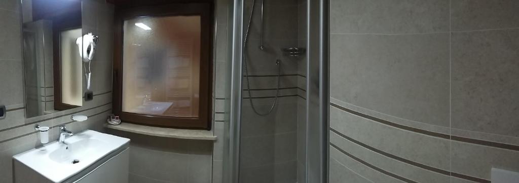 Koupelna v ubytování Hotel Garnì Ai Serrai