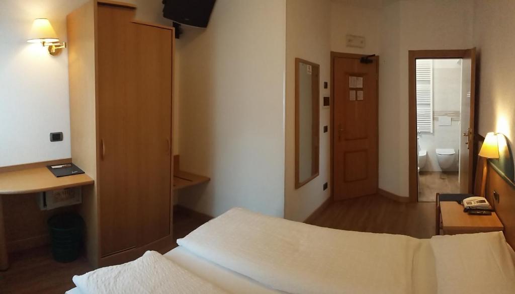 Postel nebo postele na pokoji v ubytování Hotel Garnì Ai Serrai