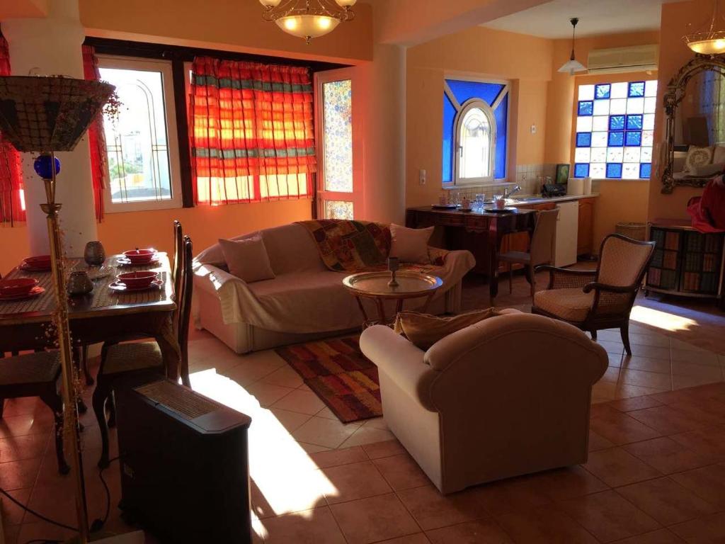 Posedenie v ubytovaní Semiramis Apartments