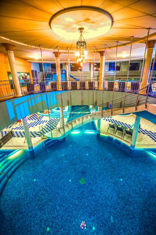 Bazén v ubytování Hotel Kapitany Wellness nebo v jeho okolí