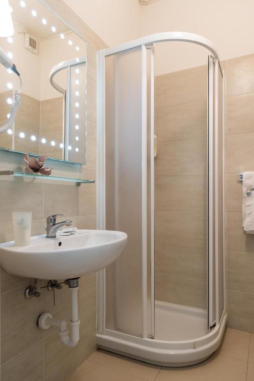 Koupelna v ubytování Hotel La Perla Rimini