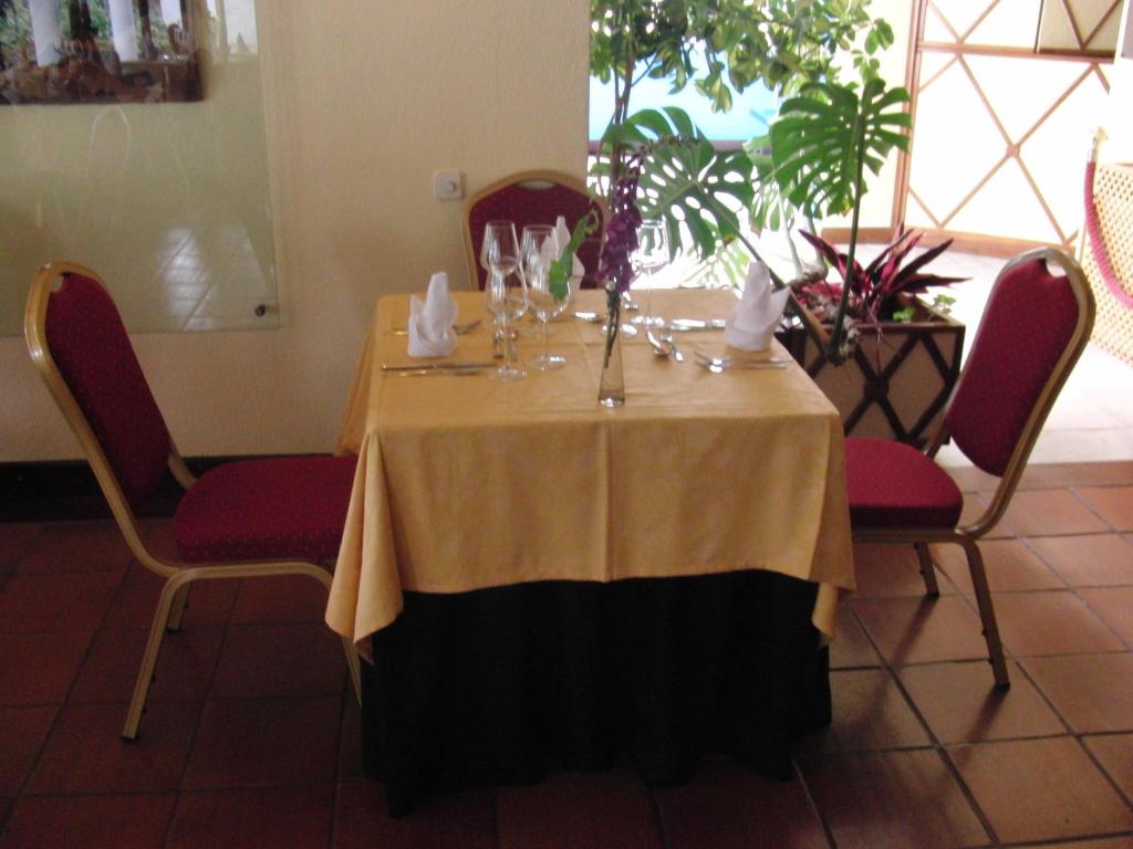 
a dining room table with a glass of wine on it at Hotel Castelo de Vide in Castelo de Vide
