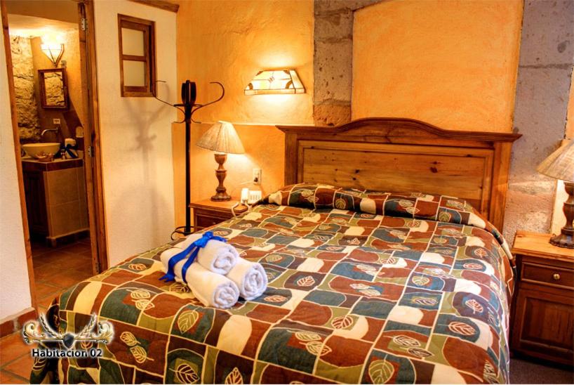 Postel nebo postele na pokoji v ubytování Hotel Casa del Anticuario