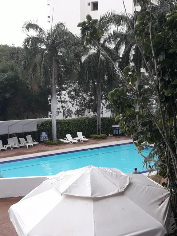 Bazén v ubytování girardot resort apto102 nebo v jeho okolí