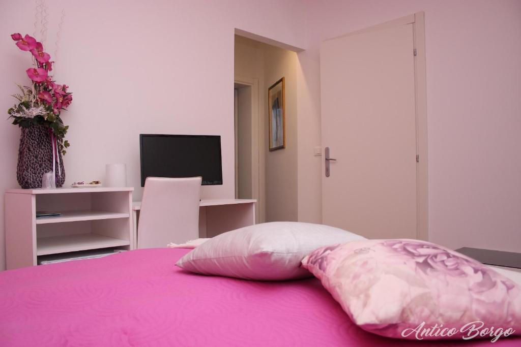 Postel nebo postele na pokoji v ubytování Antico Borgo