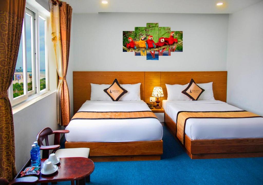 Katil atau katil-katil dalam bilik di Legacy Hotel