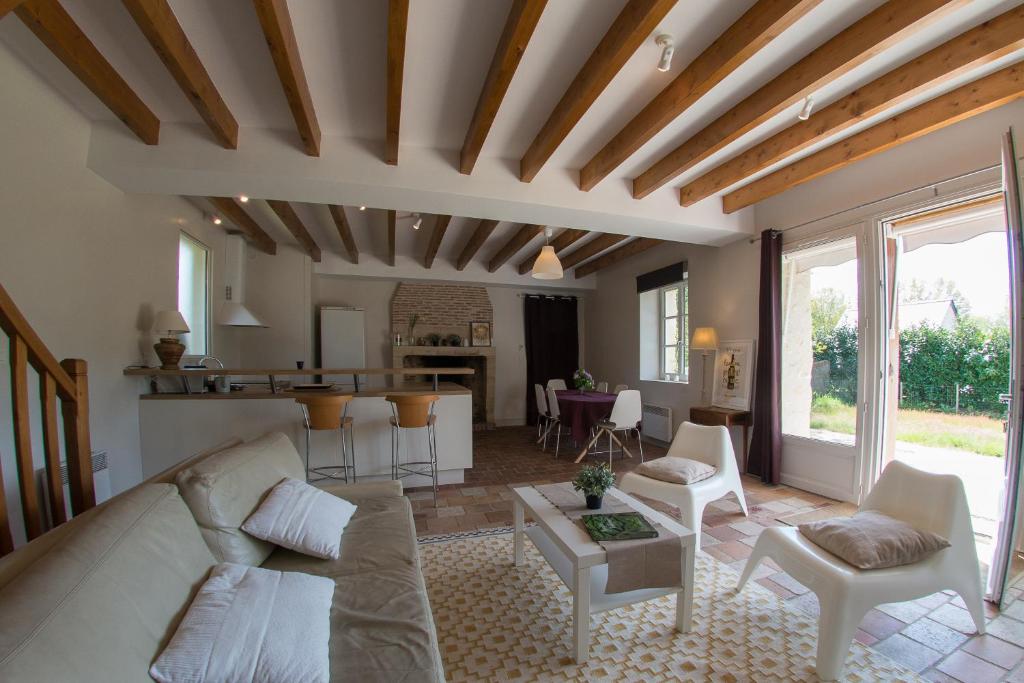 a living room with a couch and a table at Gite Du Bec De Cisse in Vouvray