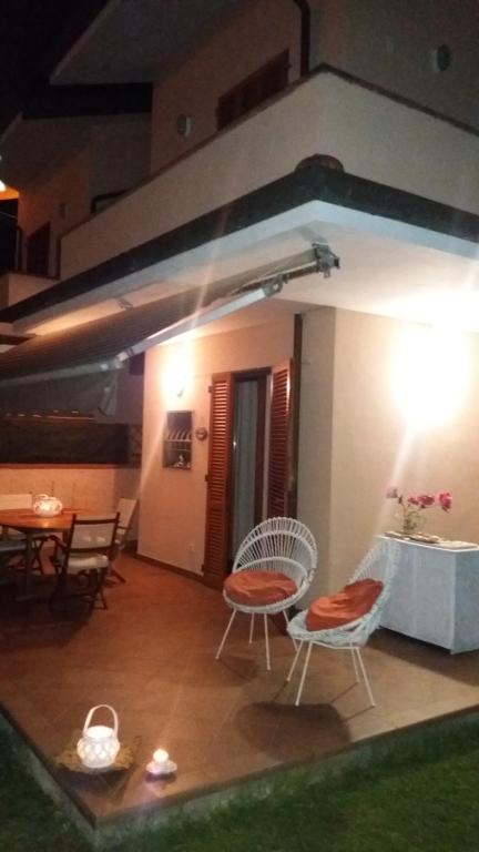 A patio or other outdoor area at sole mare versilia