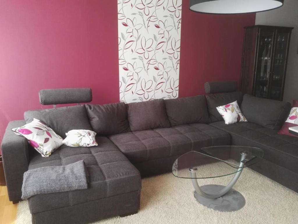 a living room with a couch and a glass table at Ferienwohnung ZENTRAL in Eisenach