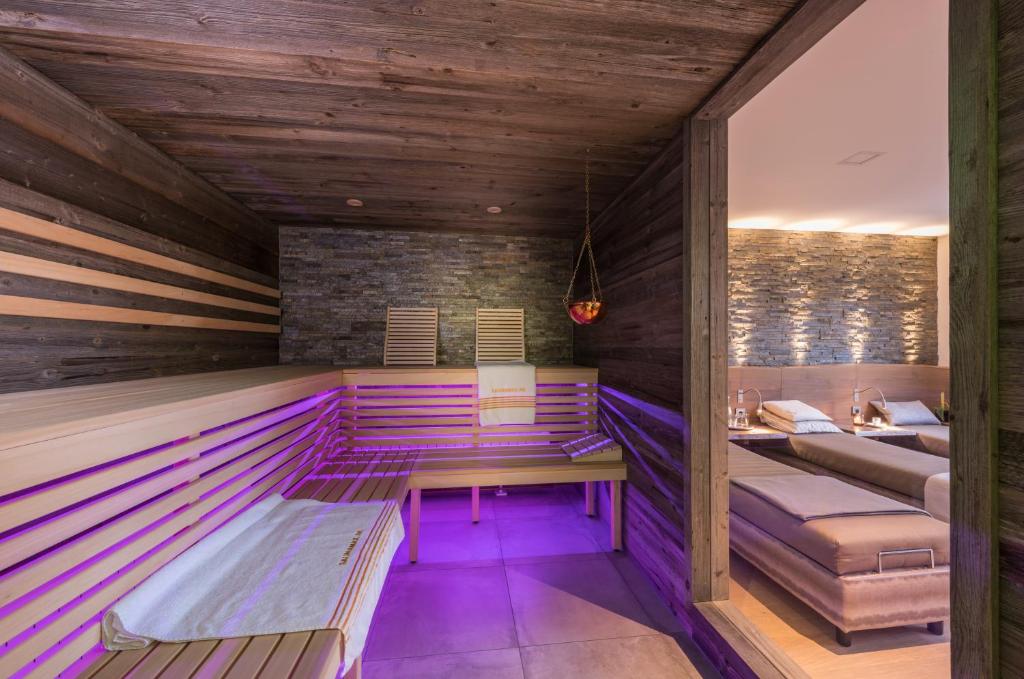 Postel nebo postele na pokoji v ubytování Hotel Monika