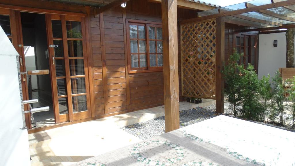  Charmosa casa na praia de Bombas CA00002