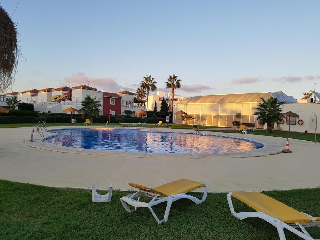 Bazén v ubytování Vera Rental Torremar Natura nebo v jeho okolí