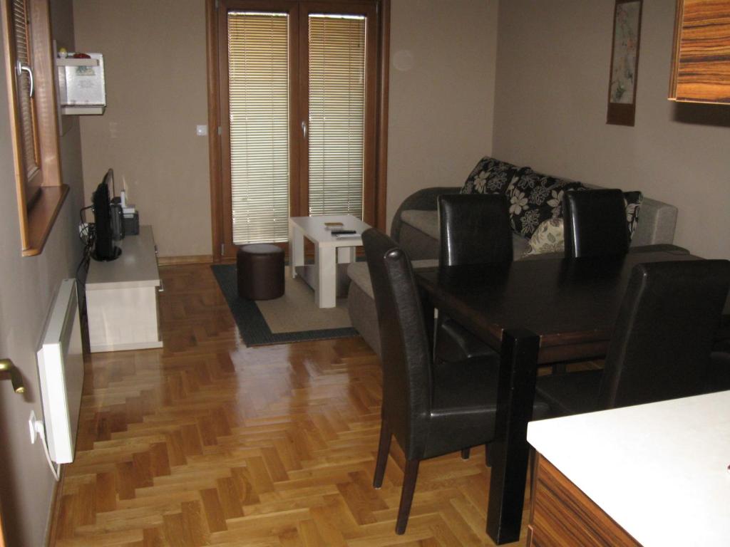 a living room with a table and a couch at Apartment Nadja in Zlatibor