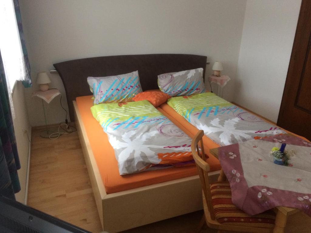 Postel nebo postele na pokoji v ubytování Gästehaus Lackner Zimmer