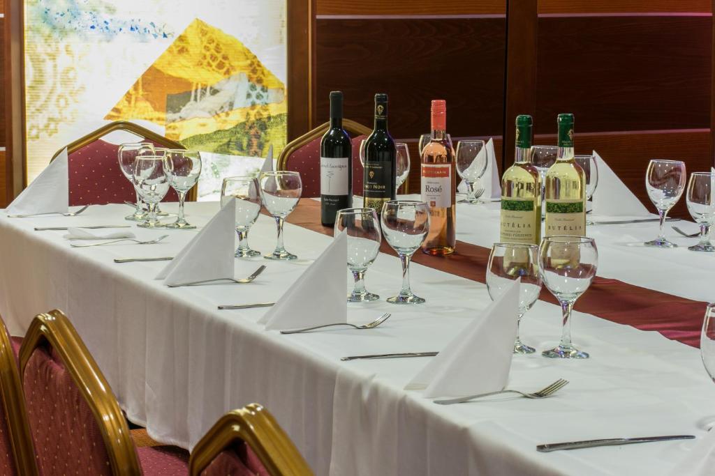 Nápoje v ubytovaní Csipke Hotel