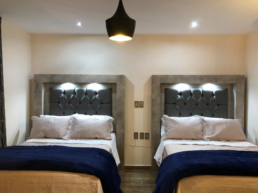 Postel nebo postele na pokoji v ubytování Gold Palace Hotel