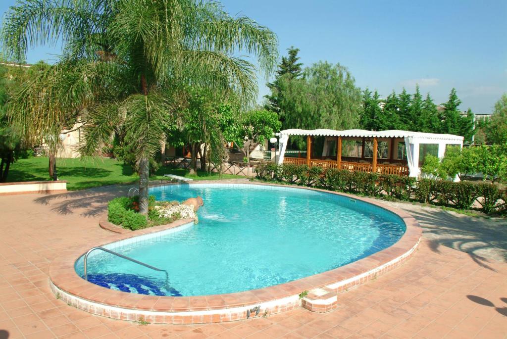 a swimming pool in a yard with a gazebo at Azienda Agrituristica Vivi Natura in Pompei
