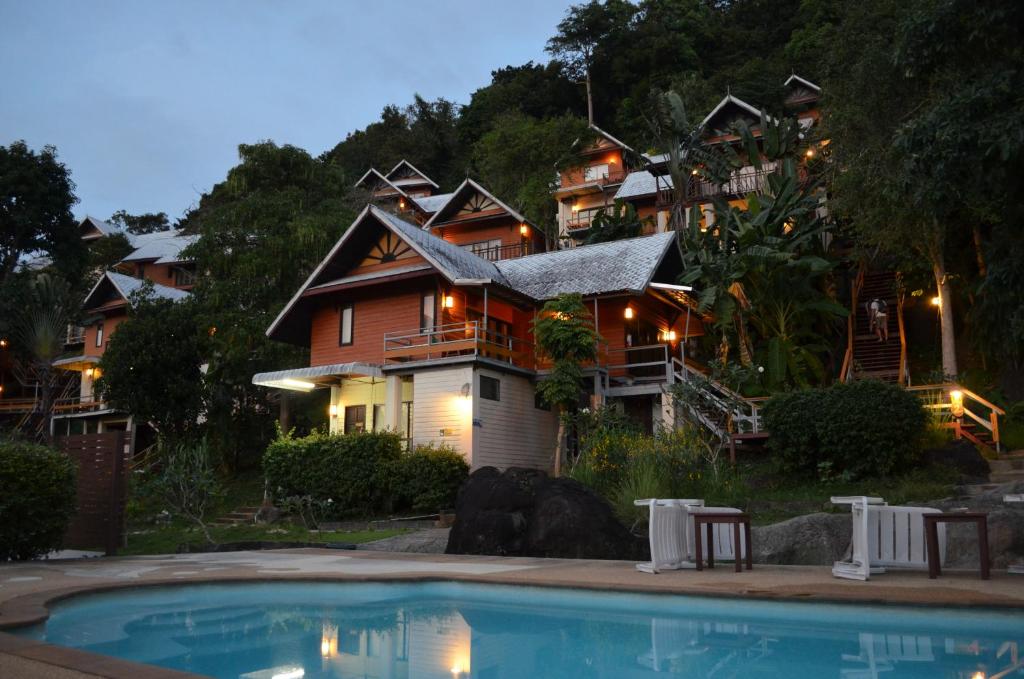 Piscina di Phitharom PP Resort o nelle vicinanze