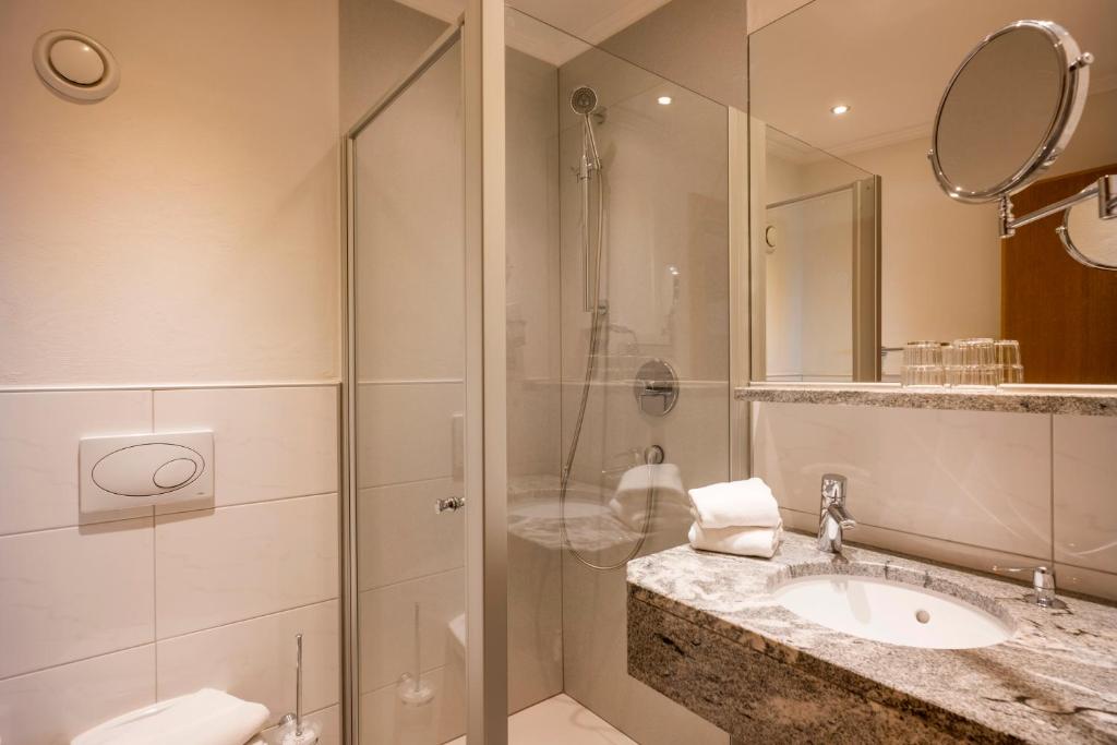 Een badkamer bij Das Rotspitz Adults - only
