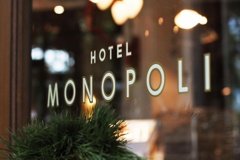 Majutusasutuses Hotel Monopoli olev sertifikaat, autasu, silt või muu dokument