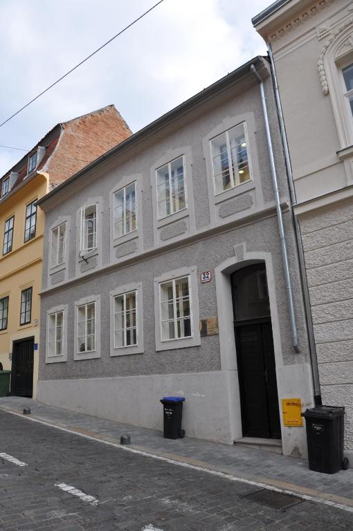 Budova, v ktorej sa apartmán nachádza
