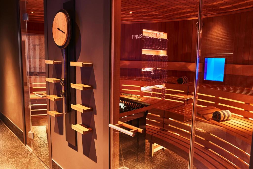TV a/nebo společenská místnost v ubytování Steigenberger Hotel München
