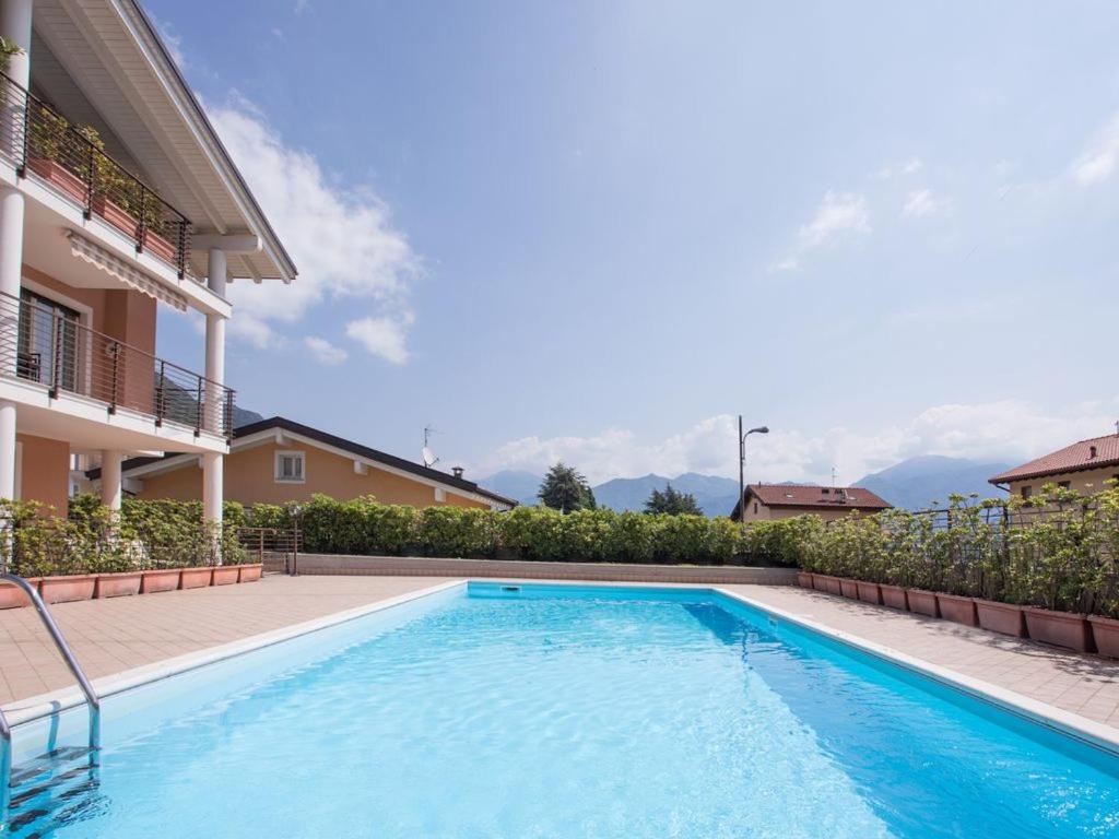 Bazén v ubytovaní VECCHIA LUNA APARTMENT LENNO with Pool by Italian Apartments alebo v jeho blízkosti