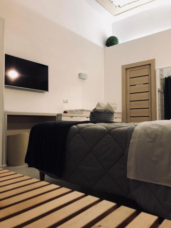 Telewizja i/lub zestaw kina domowego w obiekcie La Stella Di Napoli B&B