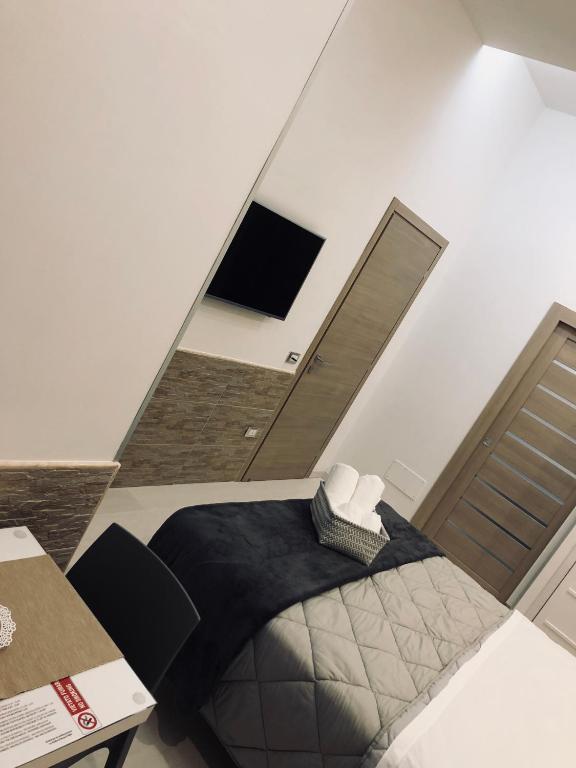 Telewizja i/lub zestaw kina domowego w obiekcie La Stella Di Napoli B&B
