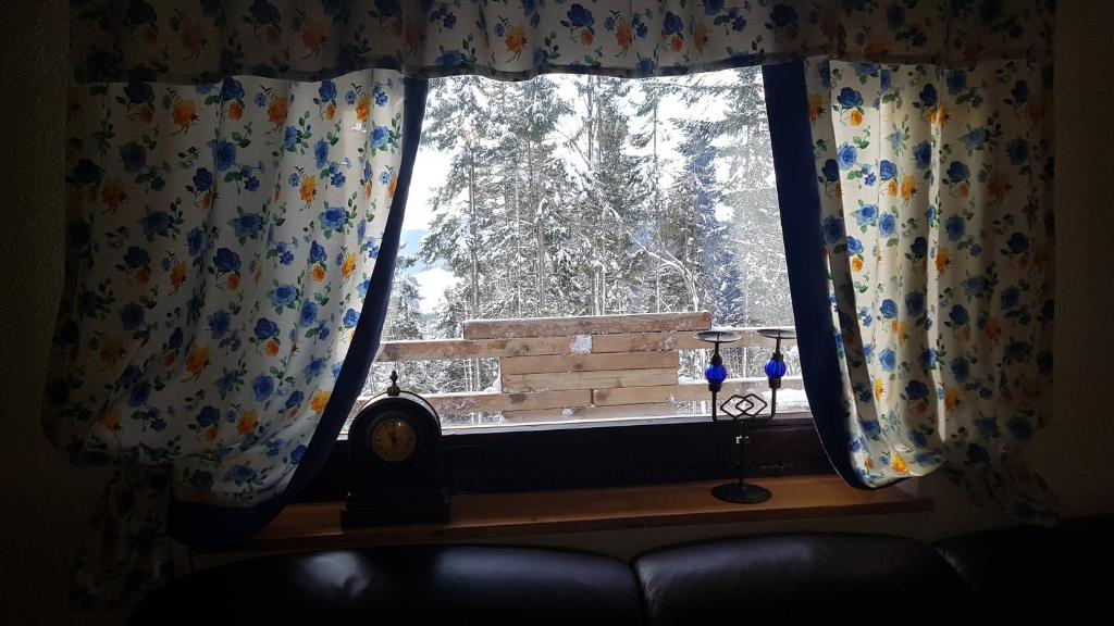 a window with a view of a snow covered tree at Rogla - Chalet Mojca Pokrajculja in Zreče