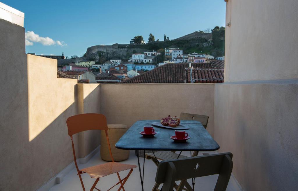 Balkón nebo terasa v ubytování Amymone Suites