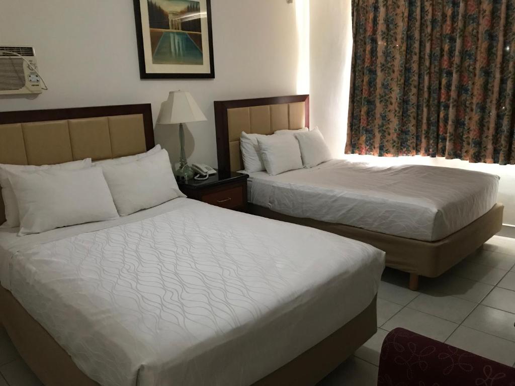 Postel nebo postele na pokoji v ubytování Hotel Guillen Jr