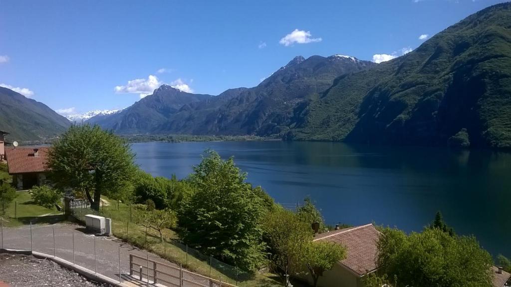 Rocca d'Anfo B&B-Apartments Lake View - Studio Con Il Lago View