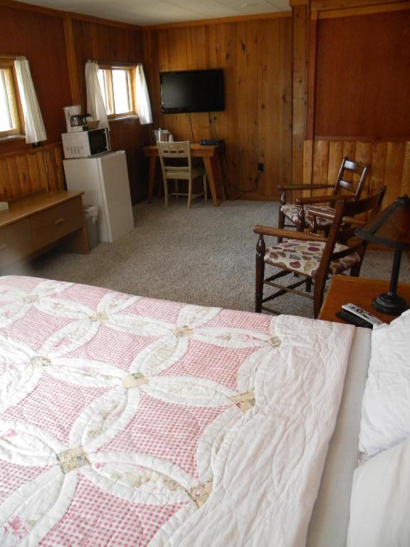 Postel nebo postele na pokoji v ubytování Trail Shop Inn