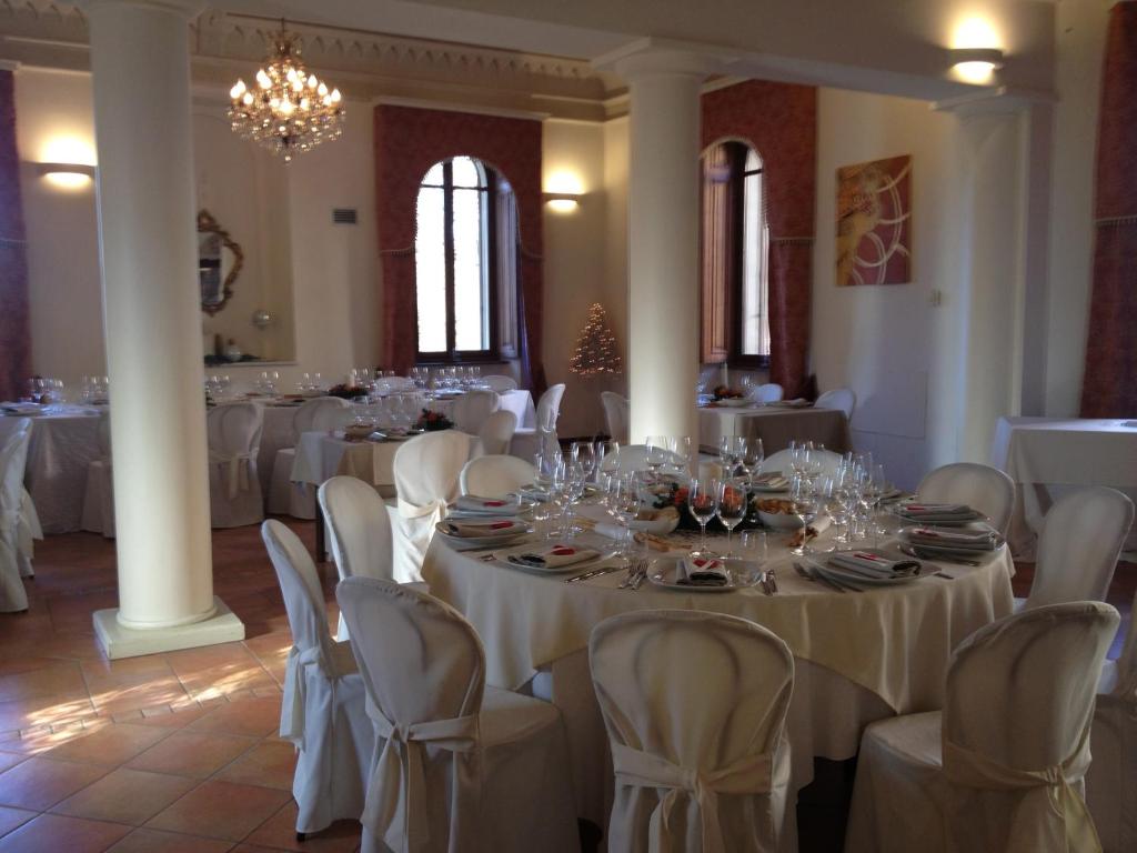 Restaurace v ubytování Villa Scati Bed and Breakfast